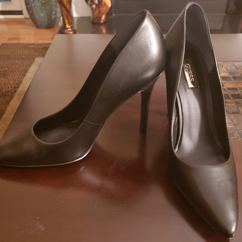 Black Pumps